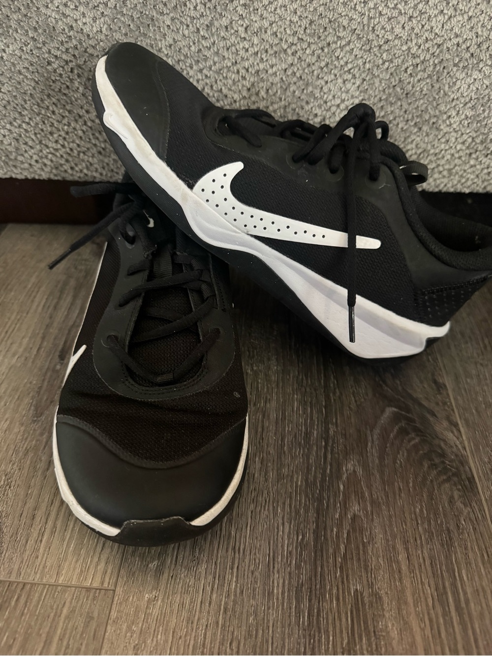 Nike Kids Black and White Omni multi-court shoes